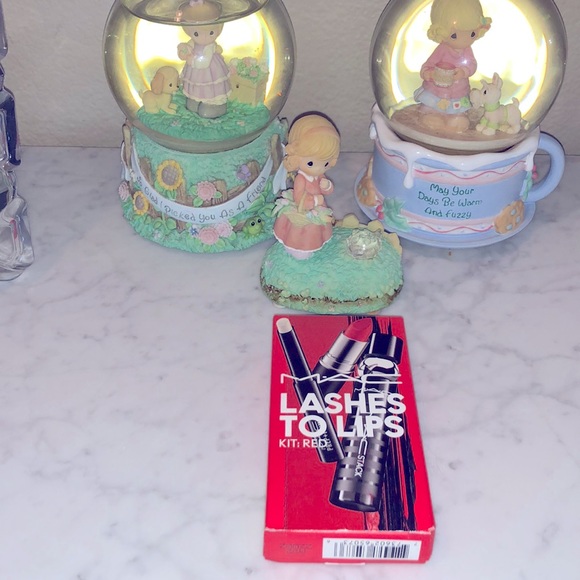 MAC kit red  lashes to lips - Picture 3 of 4